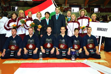 A vasfüggönyön átívelő sportkapcsolatok