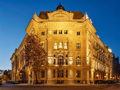 A győztes csapat díjátadója a Magyar Nemzeti Bank épületében