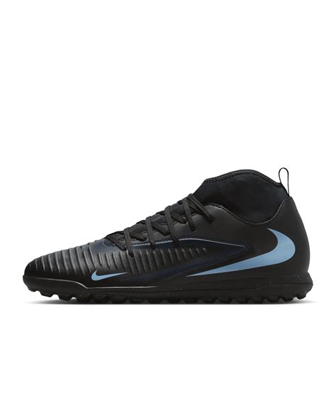 Professzionális Nike futballcipő akció közben a pályán