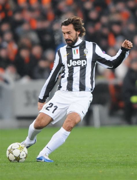 Andrea Pirlo a Juventus edzői padján