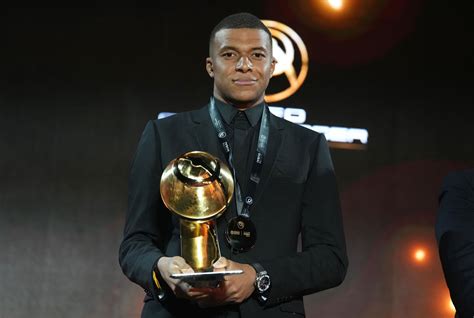 Kylian Mbappé a Globe Soccer Awards díjátadón
