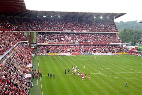A Maurice Dufrasne stadion belső nézete