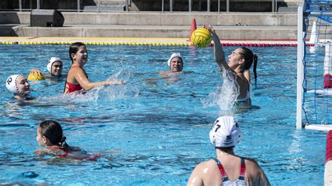 vízilabdázó gyermekek edzésen