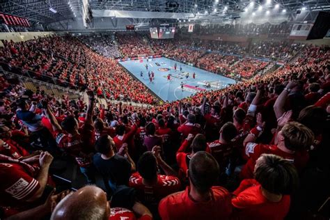 Veszprém Aréna közönsége és a csapat ünneplése