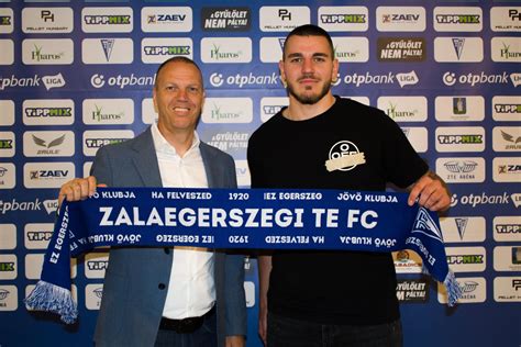Senkó Zsombor portréja focimezben