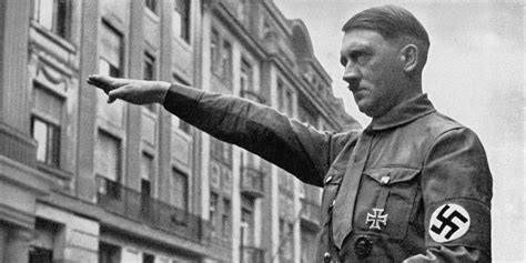 Adolf Hitler érkezése az Olimpiai Stadionba