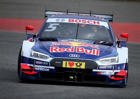 DTM versenyautó motorja