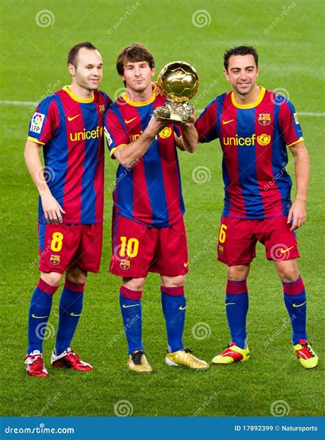 Xavi, Iniesta és Messi ünnepelnek