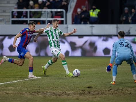 A nyíregyházi szurkolók öröme a győztes mérkőzés után.