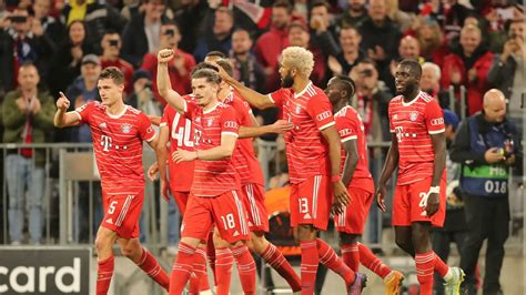 Bayern München játékosai ünneplés közben