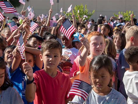 Gyerekek amerikai focit játszanak edzésen Salgótarjánban