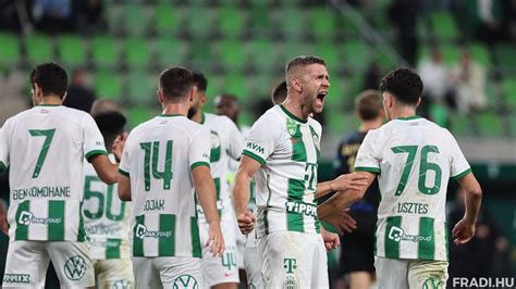Ferencváros ünnepli a gólt egy MOL Magyar Kupa mérkőzésen