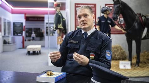 Emléktábla hősi halott sportolóknak