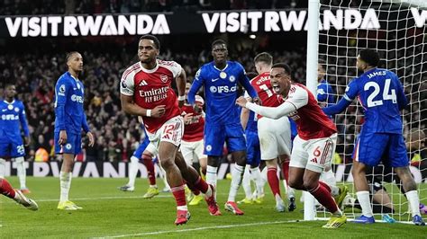 Az Arsenal csapatának ünneplése egy gól után