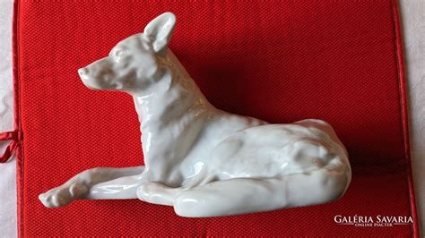 Részletgazdag csau-csau kutya figura