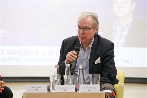 Prof. Dr. Frank-Lothar Kroll előadást tart