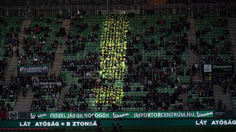 A varsói szurkolói tábor látványos koreográfiája a stadionban