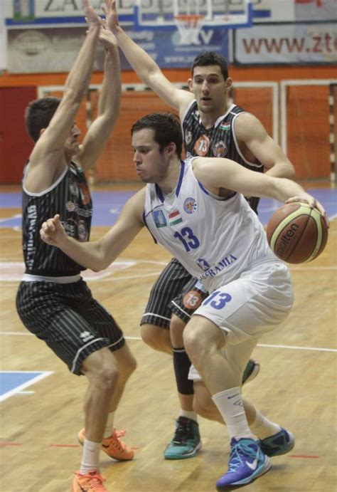 Mohácsi Máté, mint kosárlabdázó mezben