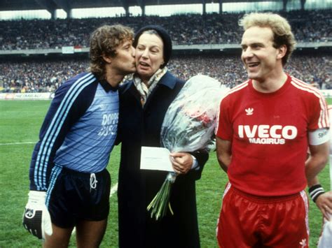 Harald Schumacher alelnökként az 1. FC Kölnnél