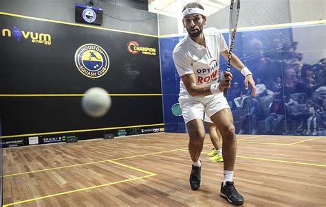 Mohamed Elshorbagy fallabda mérkőzés közben