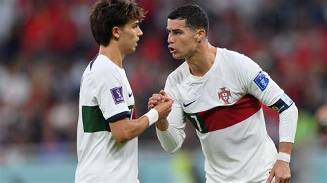 Joao Felix és Cristiano Ronaldo üdvözli a szurkolókat