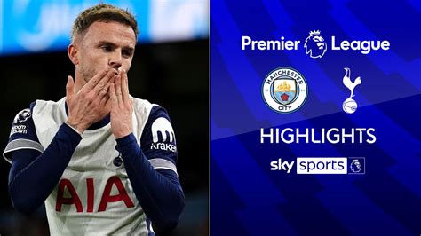 A Tottenham játékosai ünneplik a gólokat a City elleni győzelem során