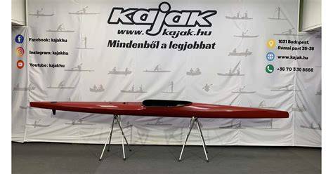 Kajakok és kenuk az ELTE Vízisporttelep stégjén