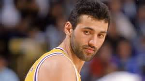 Vlade Divac eldobja a horvát zászlót 1990-ben