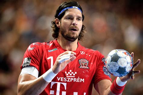 Nagy László a Veszprém csapatkapitányaként