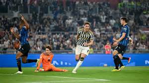 A korai Juventus csapatképe, ahogy ünneplik az Olasz Kupa győzelmet