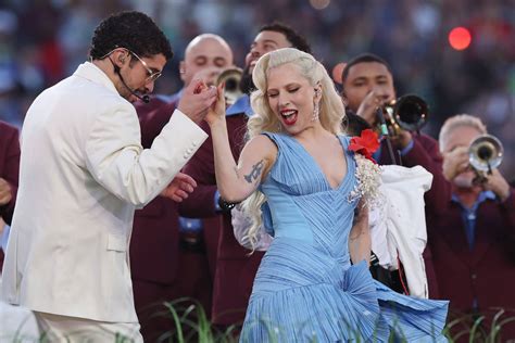 Lady Gaga fellépése a Super Bowl félidei show-ján