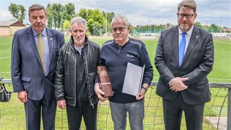 Noskó Ernő portréja újpesti mezben