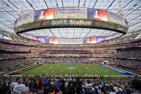 A SoFi Stadion belső tere Super Bowl mérkőzés közben