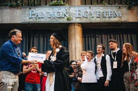 A Dunaújvárosi Egyetem modern campusa