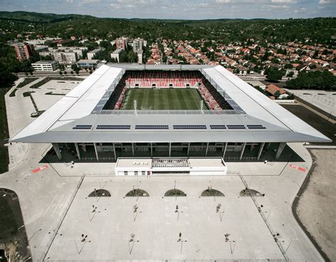 DVTK stadion látványképe naplemente idején