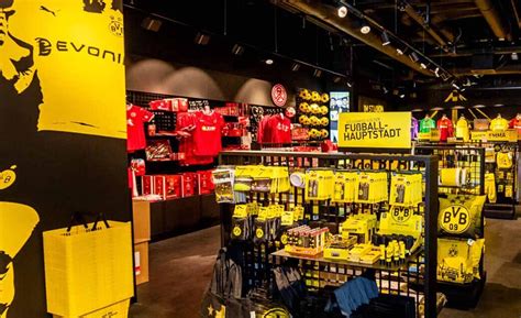 Borussia Dortmund fanshop, ahol minden sárga-feketében pompázik