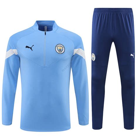 Manchester City gyerek melegítő szett viselve