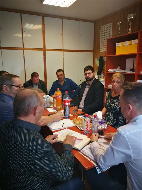 A Győr-Moson-Sopron megyei labdarúgó egyesületek eloszlása és hierarchiája