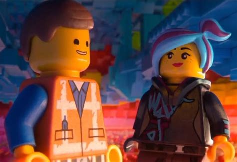 Emmet és Lucy a LEGO® KALAND 2 Videójátékban