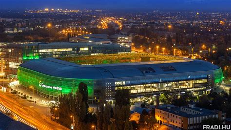 Jégkorongozók verekedése egy FTC-Újpest mérkőzésen