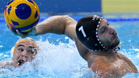 Zalánki Gergő (j) és a montenegrói Marko Mrsic a dohai vizes világbajnokságon