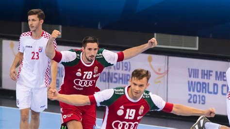 A magyar U19-es kézilabda-válogatott játékosai akcióban