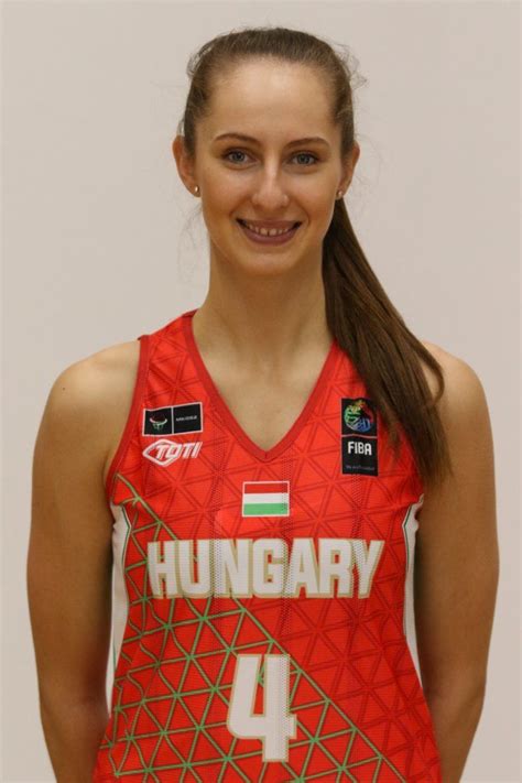 Yvonne Turner és Horti Dóra a magyar csapat győzelme után