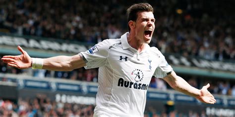 Gareth Bale, Tottenham mezben ünnepli a gólt