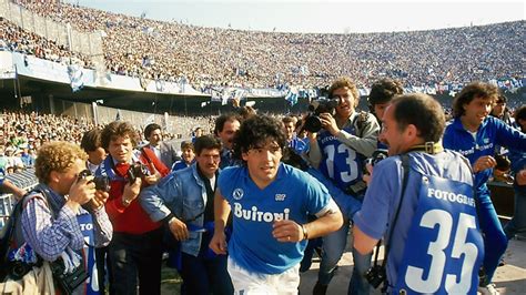 Diego Maradona a Napoli mezében, 1980-as évek