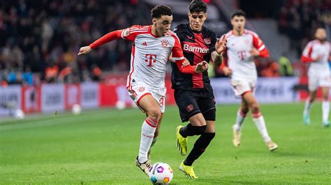 Bayer Leverkusen és Bayern München játékosai küzdenek