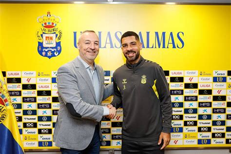 Álex Suárez játék közben a kosárlabdapályán
