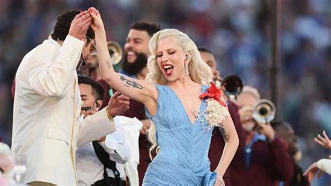 Lady Gaga a Super Bowl színpadán