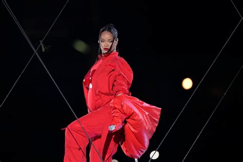 Rihanna a lebegő színpadon