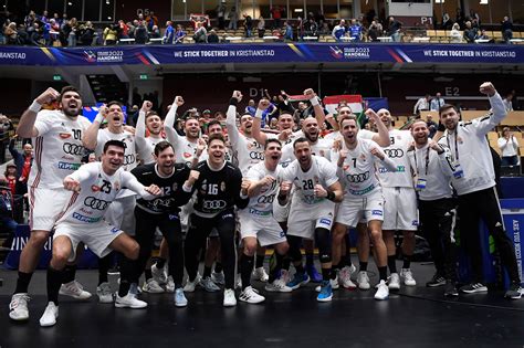 Kép a csepeli kézilabdacsapat tagjairól